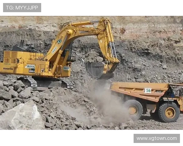 挖掘机矿山施工硬核现场